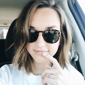 Meet your Posher, Dana